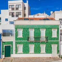 Historical Frontline 4 Bedroom Property with Commercial Space, Direct Beach Access & Ocean Views