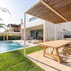 Contemporary 3 Bedroom Villa with Sea Views in Santa Barbara